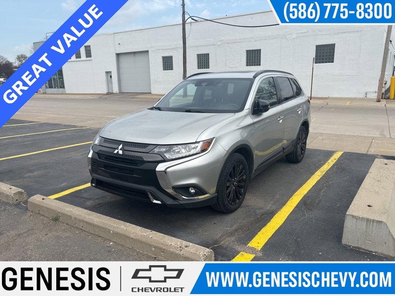 Used 2020 Mitsubishi Outlander LE image 1