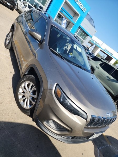 Used 2019 Jeep Cherokee Latitude w/ Popular Appearance Group image 1