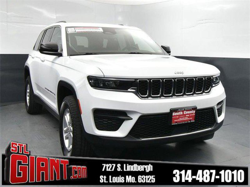 Certified 2022 Jeep Grand Cherokee Laredo w/ Luxury Tech Group I image 1