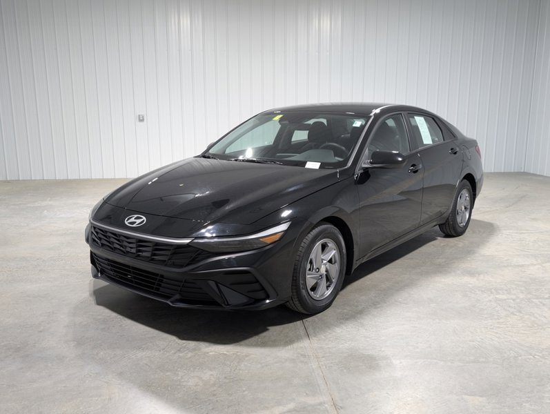 Certified 2024 Hyundai Elantra SE image 1