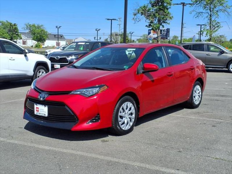 Used 2019 Toyota Corolla LE image 1