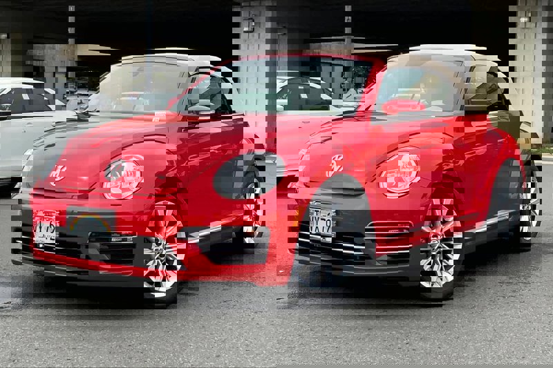 Certified 2019 Volkswagen Beetle 2.0T SE image 1