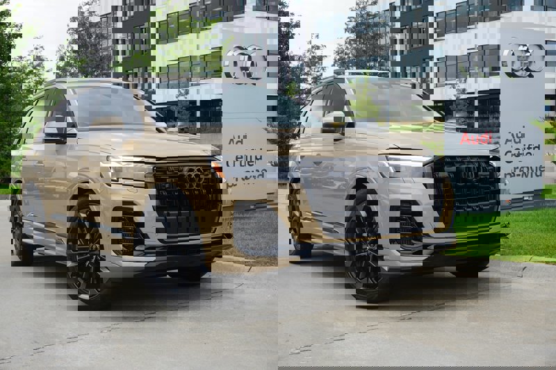 Certified 2025 Audi Q7 3.0T Prestige w/ Prestige Package image 1