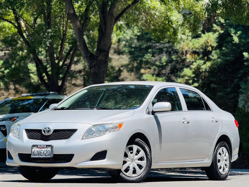 Used 2010 Toyota Corolla LE image 1