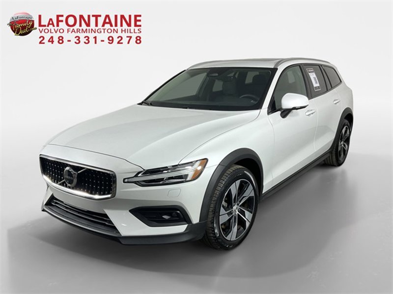 Certified 2023 Volvo V60 B5 Cross Country Plus image 1