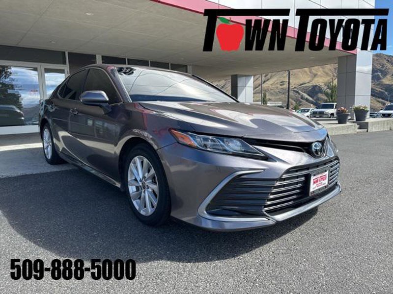 Certified 2021 Toyota Camry LE image 1