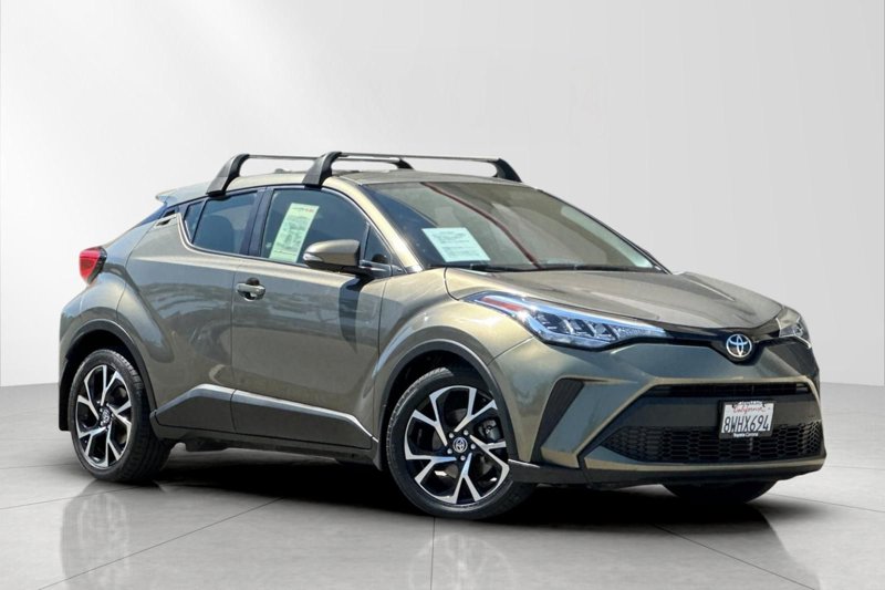 Used 2021 Toyota C-HR XLE image 1