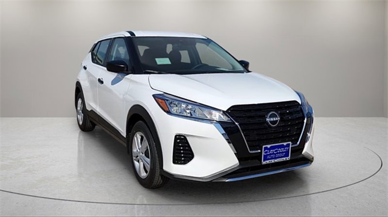 Certified 2025 Nissan Kicks Play S image 1