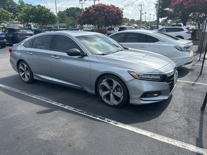 Used 2018 Honda Accord Touring image 1