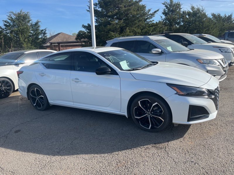 Certified 2023 Nissan Altima 2.5 SR w/ SR Premium Package image 1