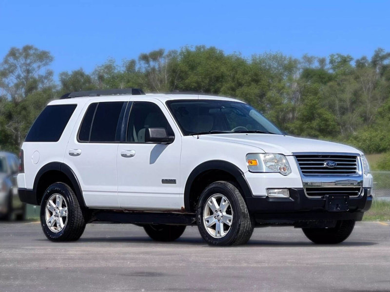 Used 2007 Ford Explorer XLT image 1