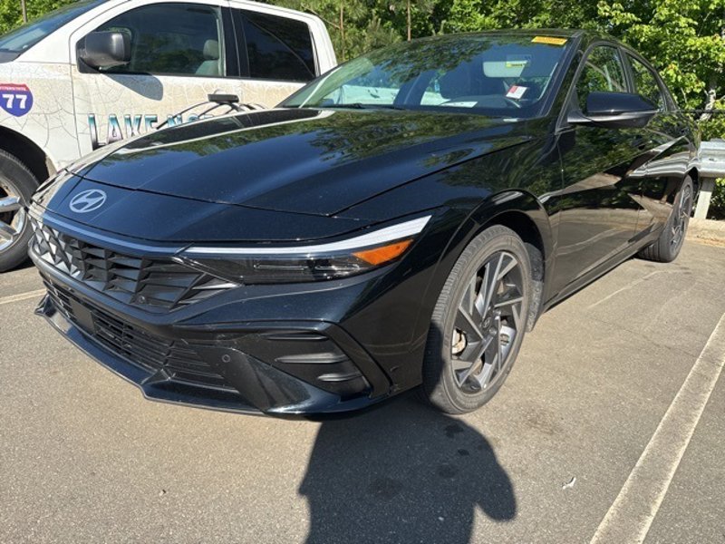 Certified 2024 Hyundai Elantra Limited image 1