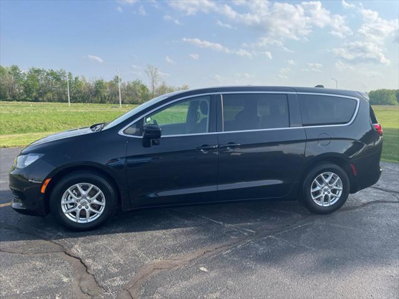 Certified 2022 Chrysler Voyager LX image 1
