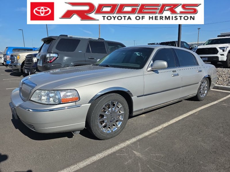 Used 2006 Lincoln Town Car Signature image 1