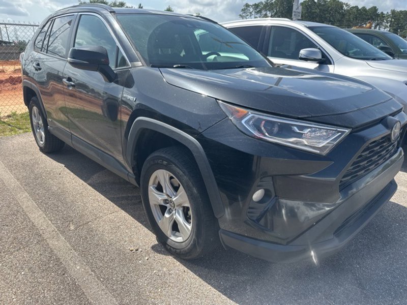 Used 2021 Toyota RAV4 XLE image 1