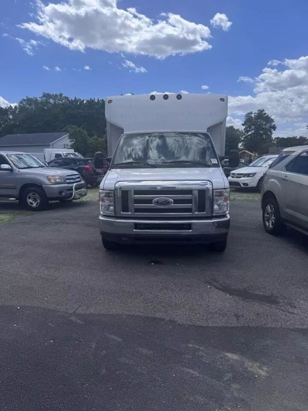 Used 2013 Ford E-350 and Econoline 350 Super Duty image 1