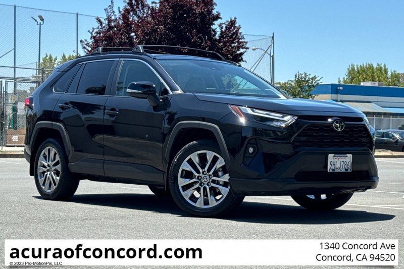 Used 2023 Toyota RAV4 XLE Premium image 1
