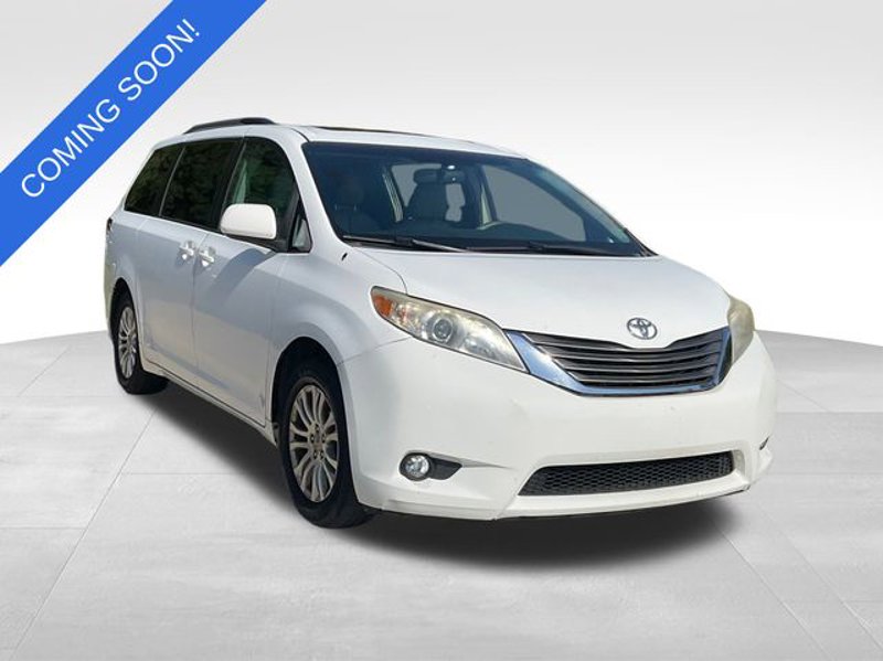 Used 2011 Toyota Sienna XLE image 1