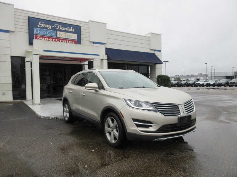 Used 2017 Lincoln MKC Premiere image 1