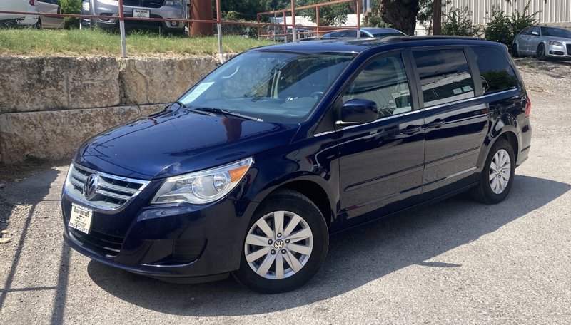 Used 2012 Volkswagen Routan SEL image 1
