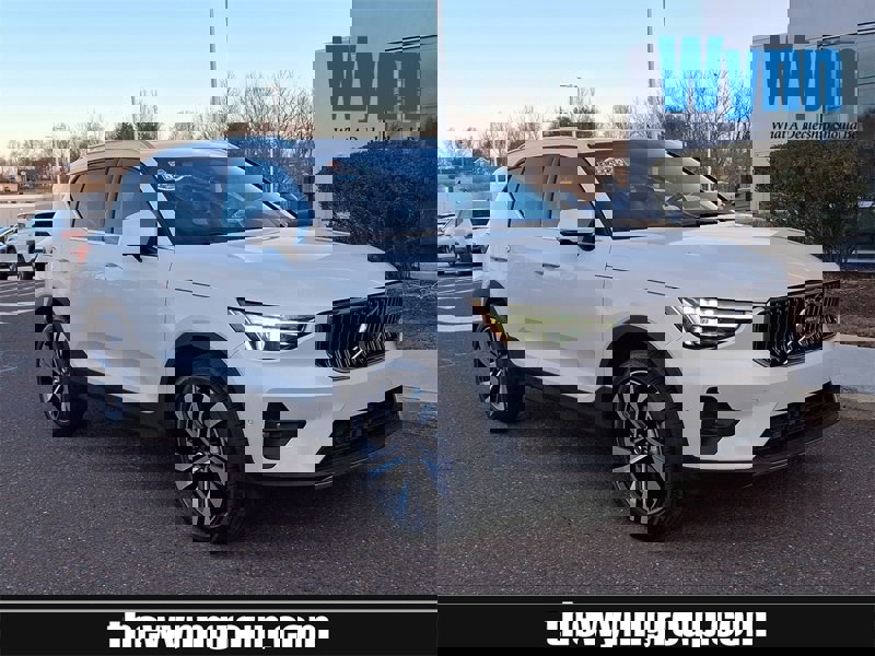 Certified 2025 Volvo XC40 B5 Plus w/ Protection Package Premier image 1