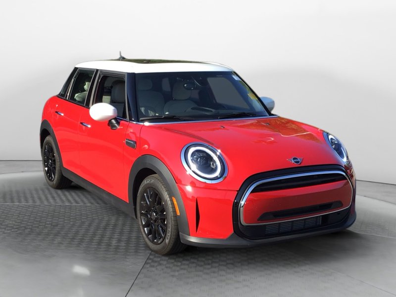 Certified 2024 MINI Cooper 4-Door Hardtop w/ Signature Upholstery Package image 1
