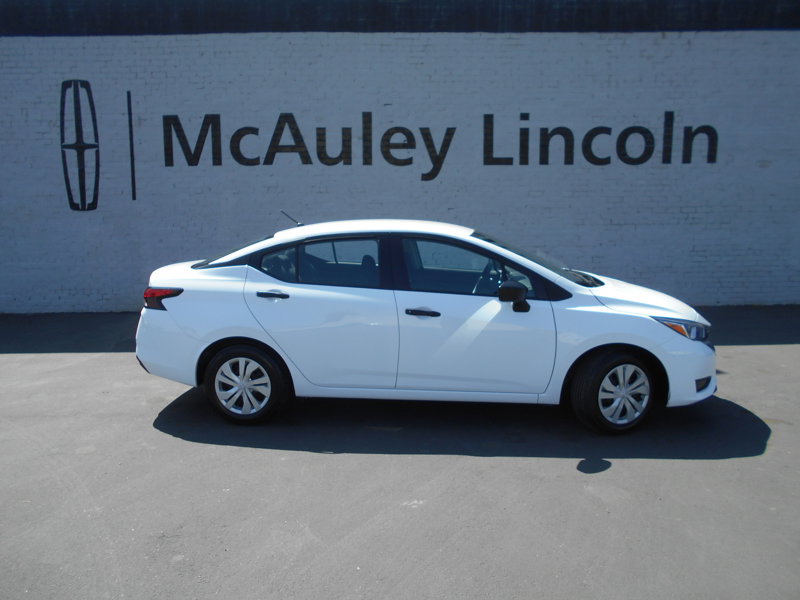 Used 2024 Nissan Versa S image 1