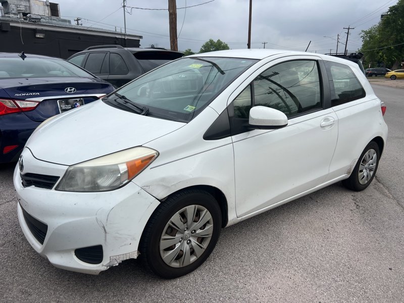 Used 2012 Toyota Yaris L image 1