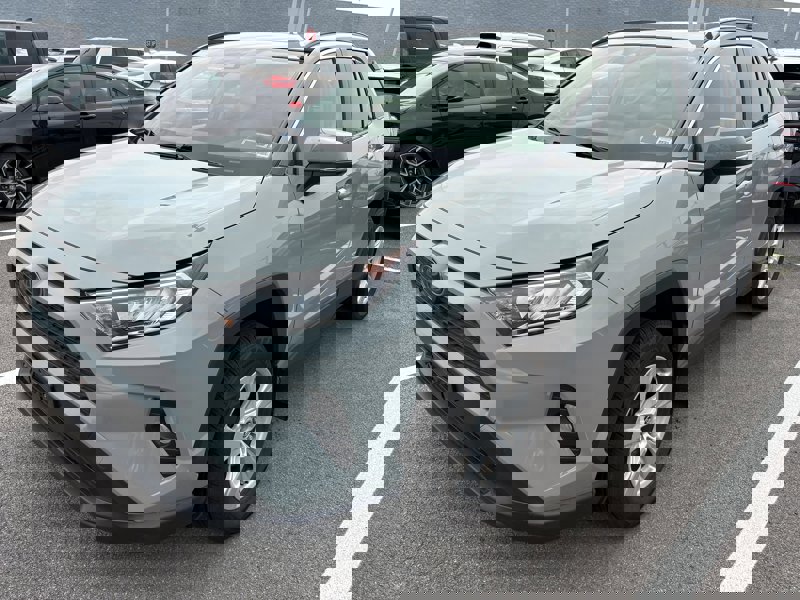 Used 2019 Toyota RAV4 XLE image 1