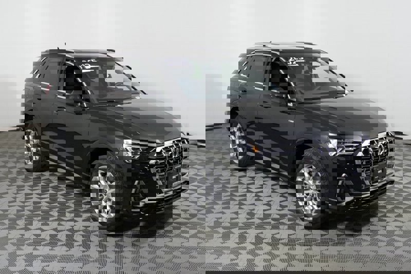 Certified 2025 Audi Q3 2.0T Premium image 1