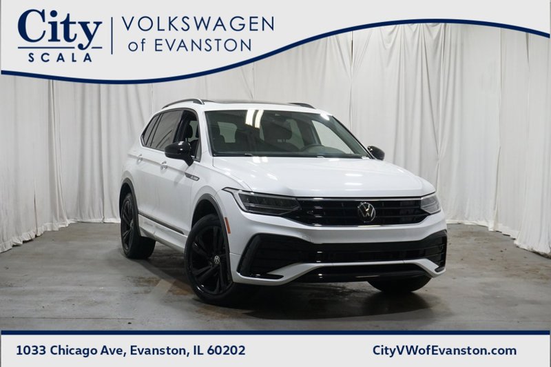 Certified 2024 Volkswagen Tiguan SE R-Line image 1