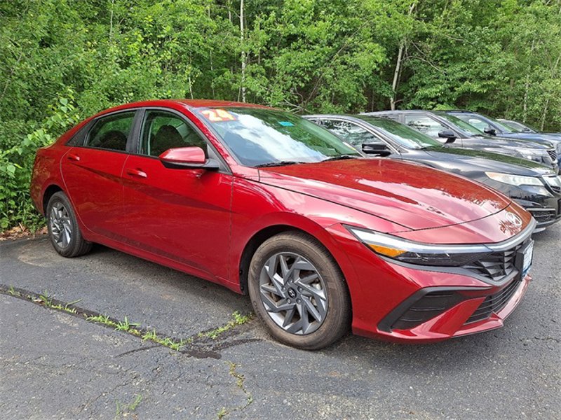 Used 2024 Hyundai Elantra SEL image 1