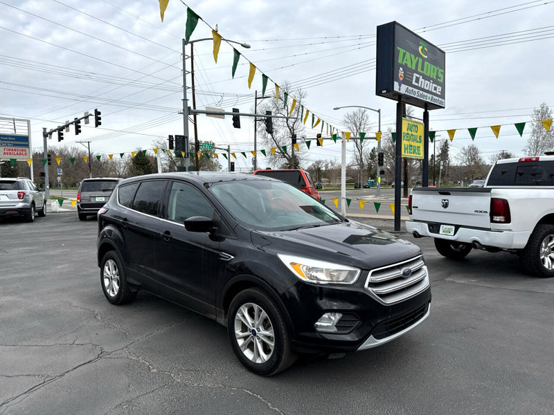 Used 2017 Ford Escape SE image 1