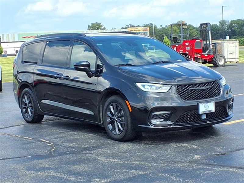 Used 2021 Chrysler Pacifica Touring-L w/ Uconnect Theater Family Group image 1