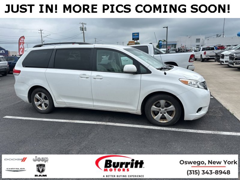 Used 2014 Toyota Sienna LE image 1