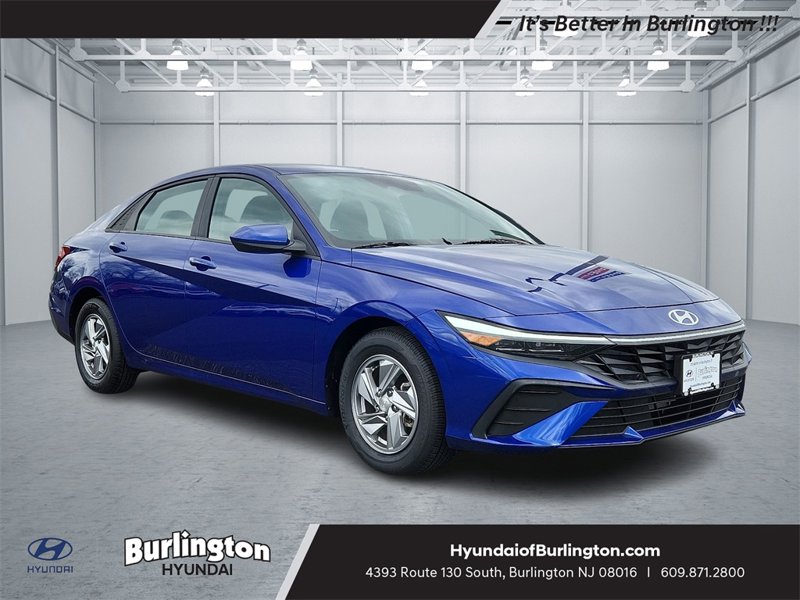 Certified 2024 Hyundai Elantra SE image 1