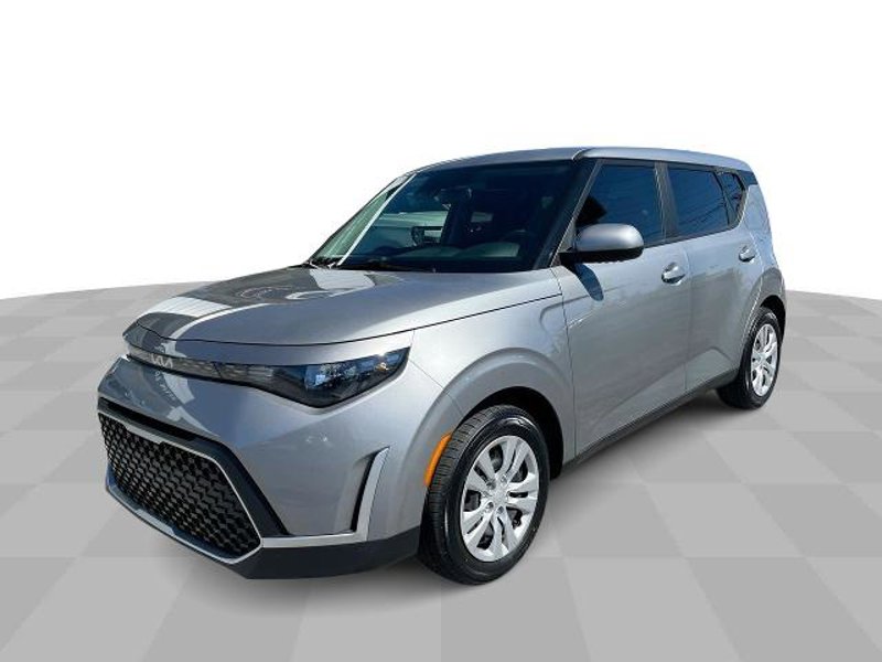Used 2023 Kia Soul LX image 1