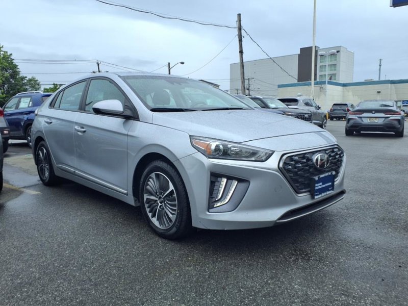 Certified 2021 Hyundai Ioniq SE image 1