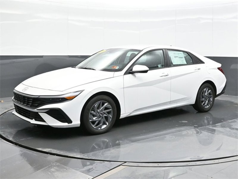 Certified 2024 Hyundai Elantra SEL image 1