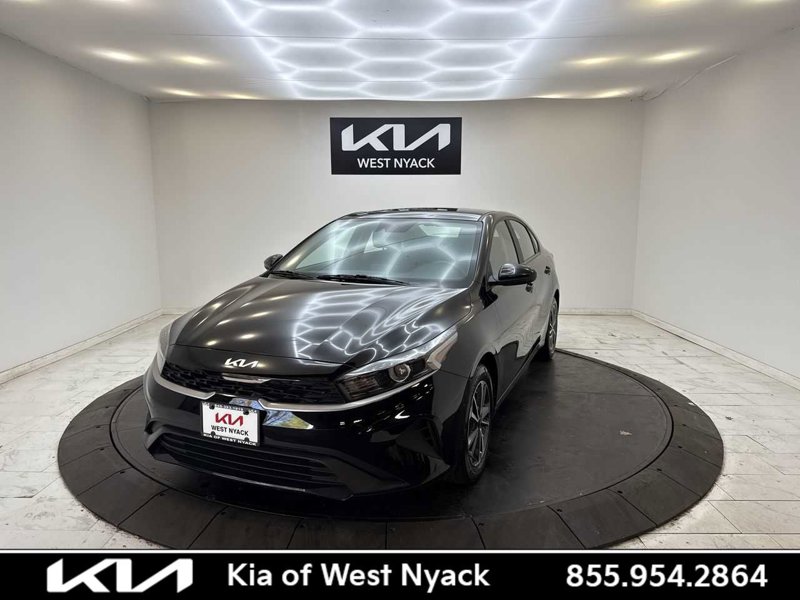 Certified 2022 Kia Forte LXS image 1