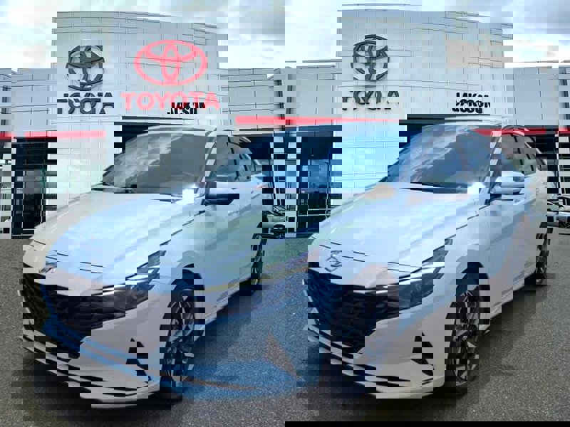 Used 2023 Hyundai Elantra SEL w/ Convenience Package image 1