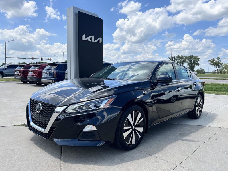 Used 2021 Nissan Altima 2.5 SV image 1