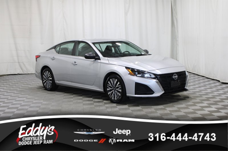 Used 2024 Nissan Altima 2.5 SV image 1