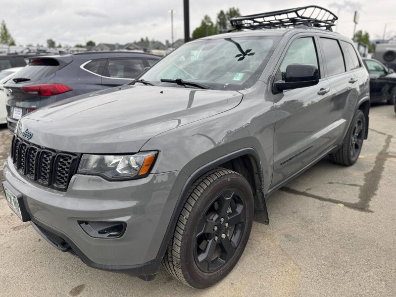 Used 2019 Jeep Grand Cherokee Laredo image 1