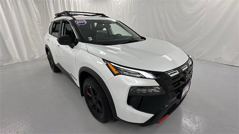 Certified 2025 Nissan Rogue SV image 1