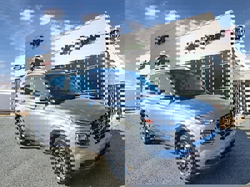 Used 2024 Hyundai Venue SEL image 1