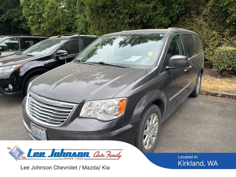 Used 2015 Chrysler Town & Country Touring w/ Driver Convenience Group image 1