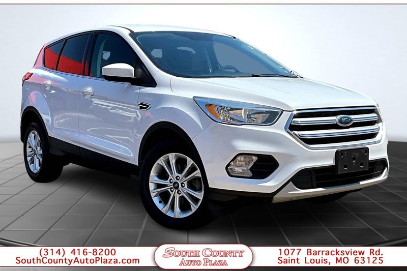 Used 2017 Ford Escape SE image 1