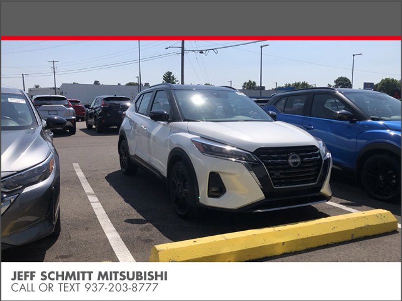 Used 2024 Nissan Kicks SR image 1