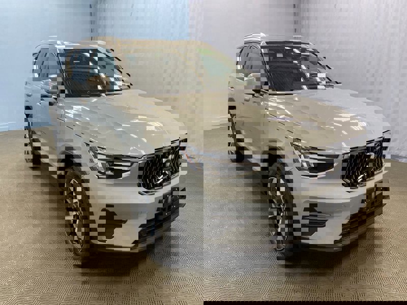 Certified 2025 Volvo XC40 B5 Core w/ Protection Package Premier image 1